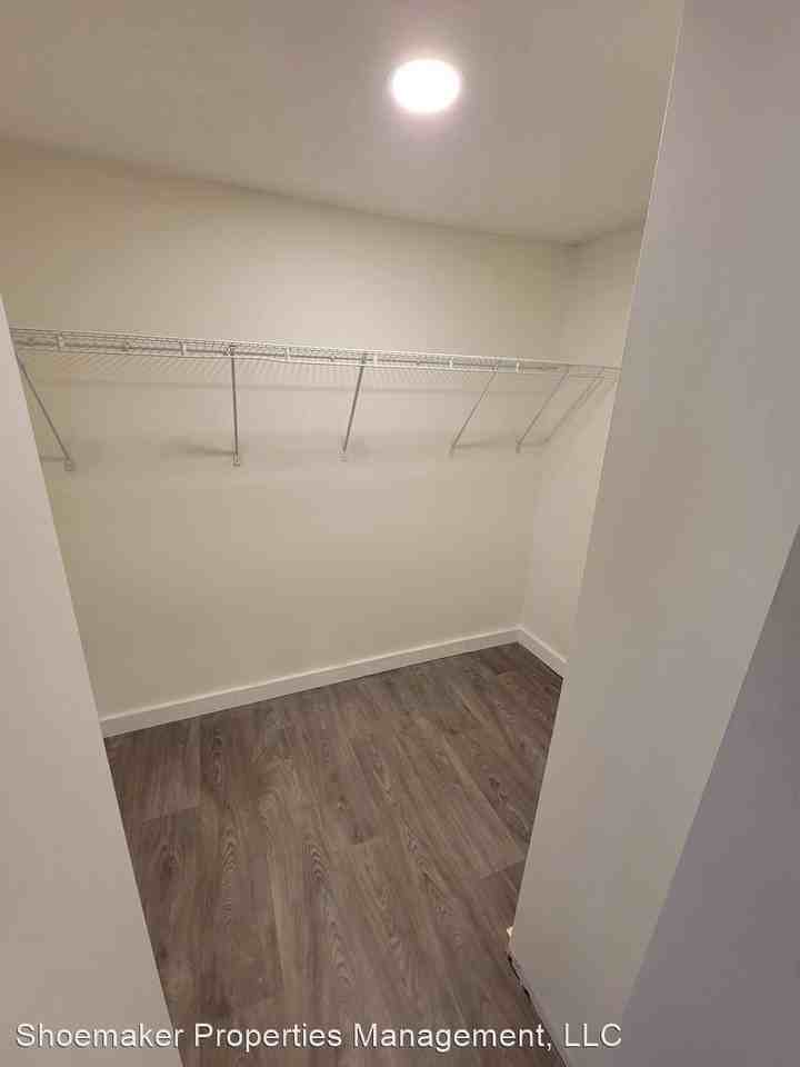 524 N Meridian St - Photo 2 of 14