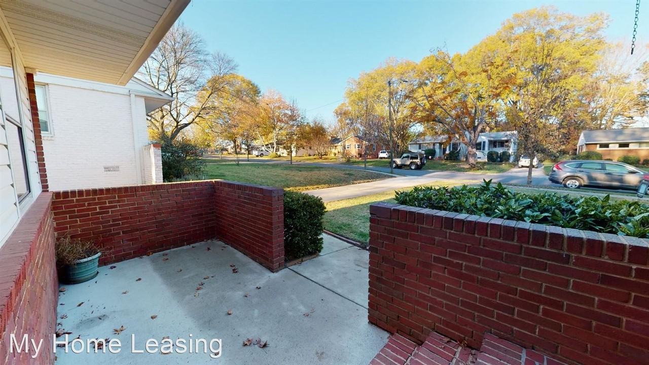 330 Webster Pl - Photo 3 of 28