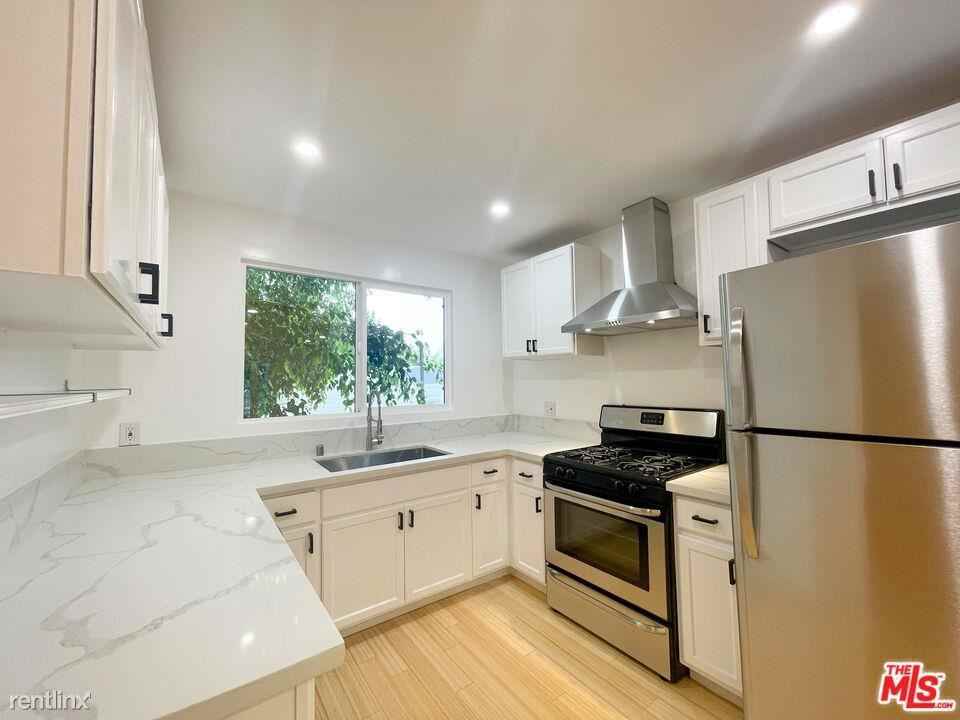 2414 Effie St - Photo 2 of 8