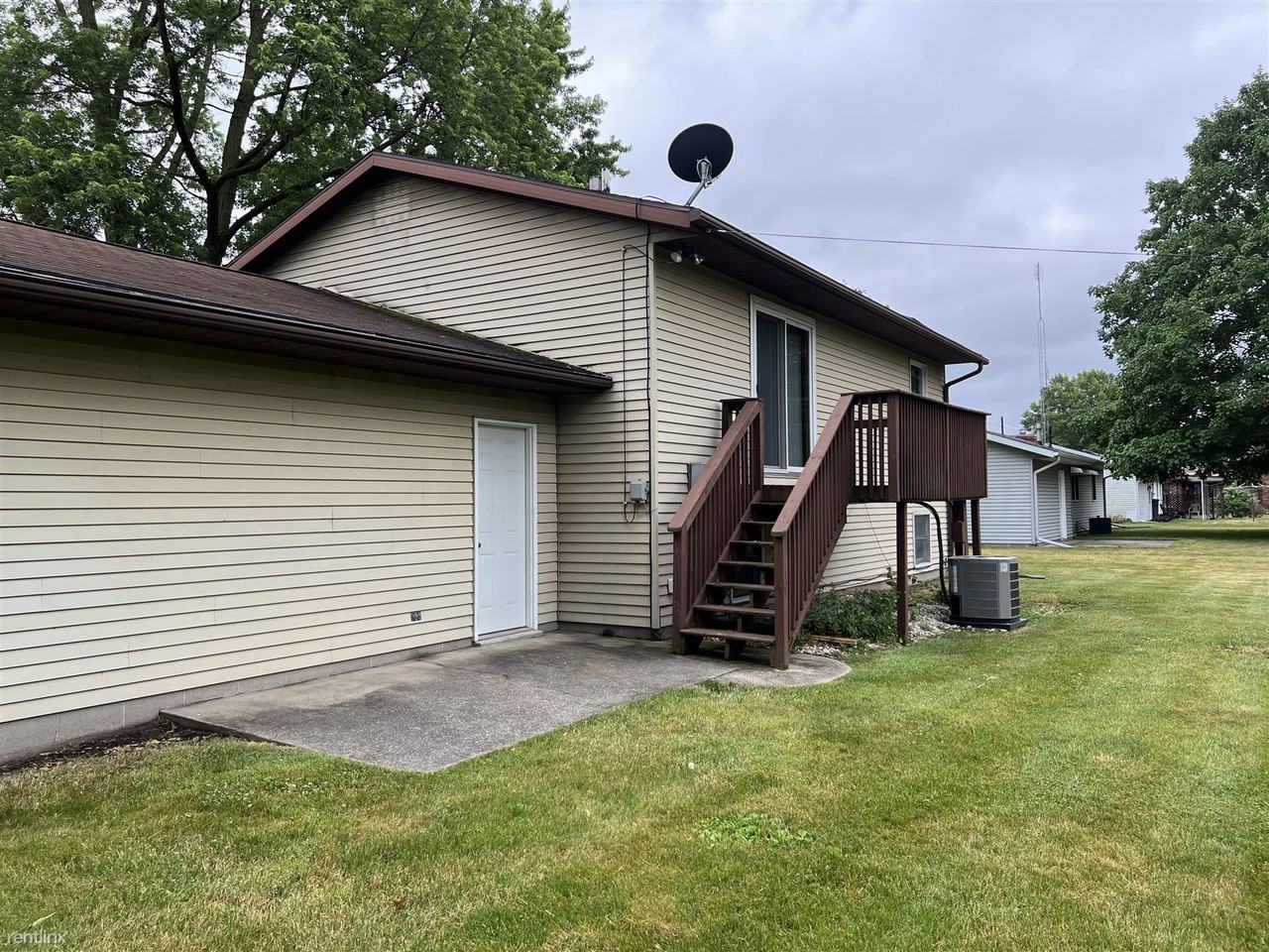 1309 S 16th St - Photo 2 of 9