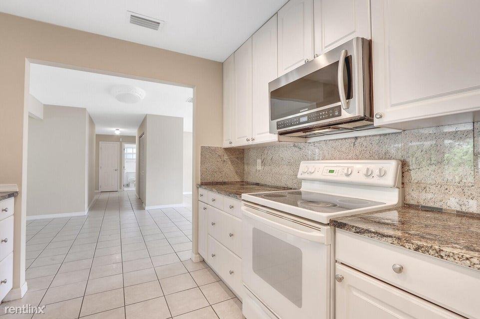 1242 N Harbor Dr - Photo 3 of 27