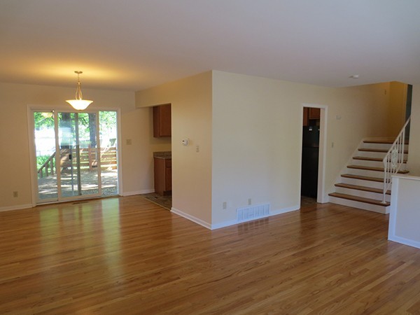 288 Lancaster Dr - Photo 3 of 17