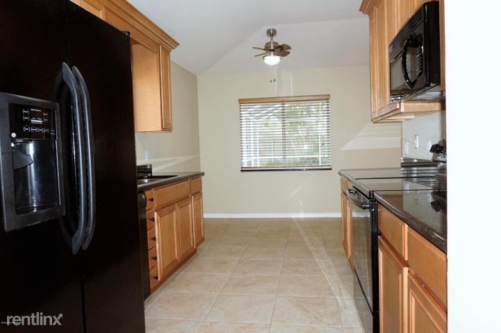 2563 Ventura Cir - Photo 2 of 16
