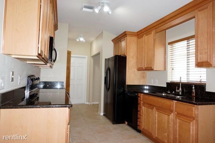2563 Ventura Cir - Photo 3 of 16