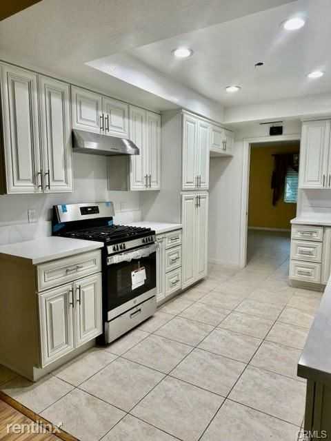1426 Hillside Dr - Photo 2 of 9
