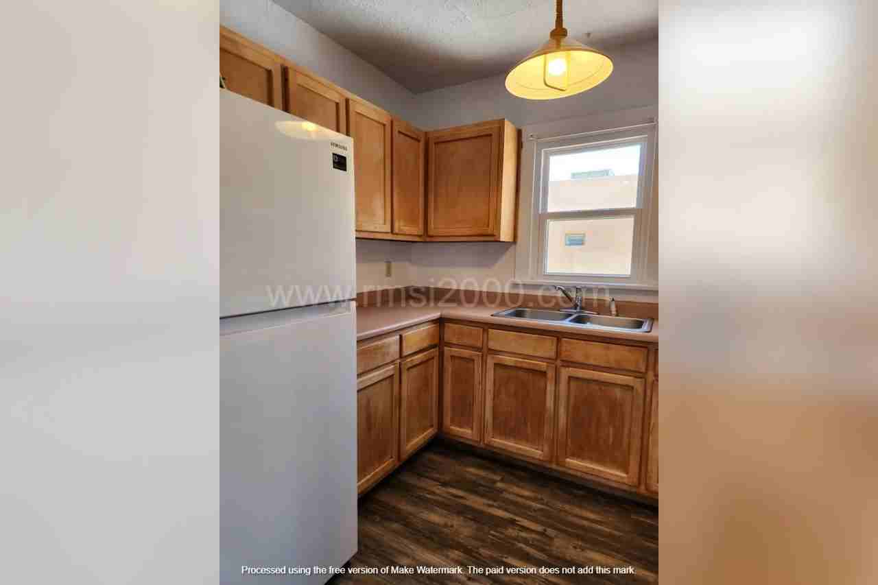 215 Girard Blvd Se - Photo 3 of 7