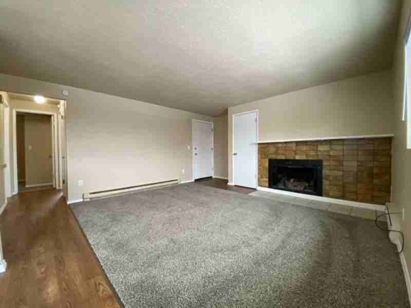 2948 N Crestline St - Photo 2 of 7