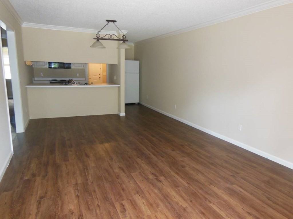 213 Botts Ave - Photo 2 of 6