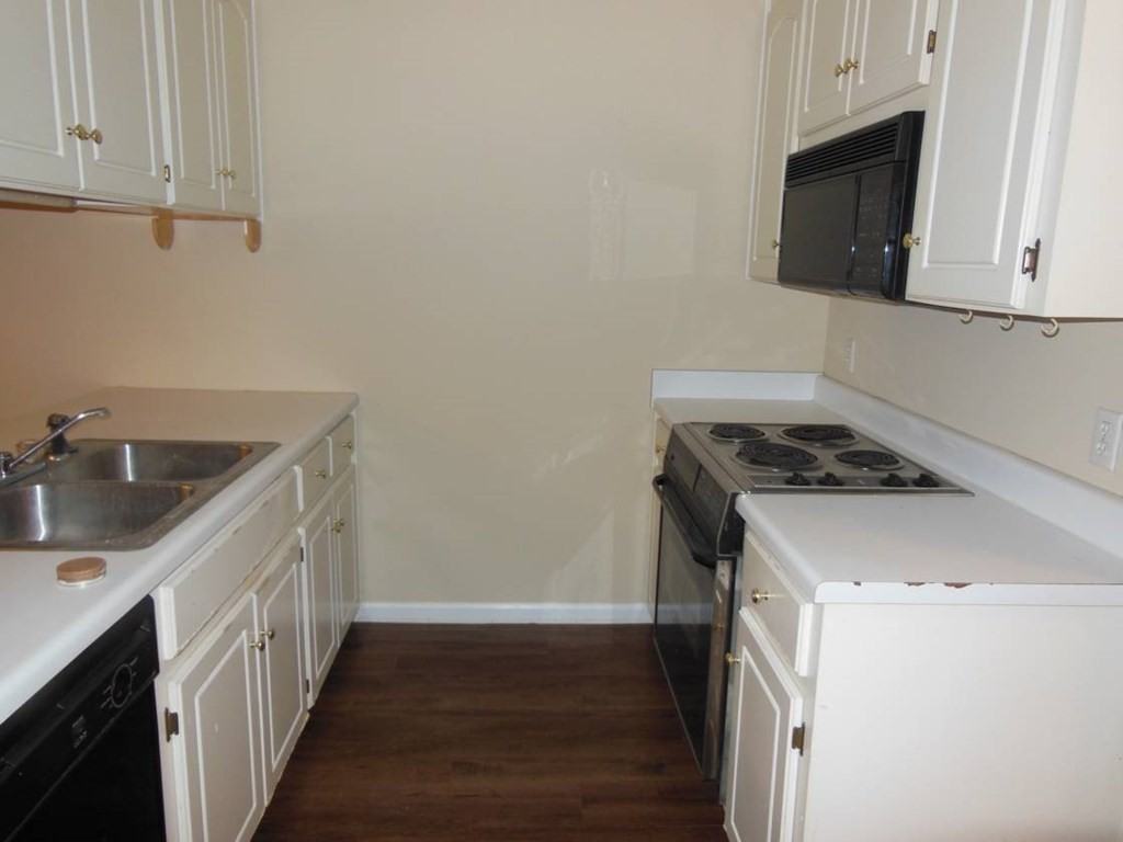 213 Botts Ave - Photo 3 of 6