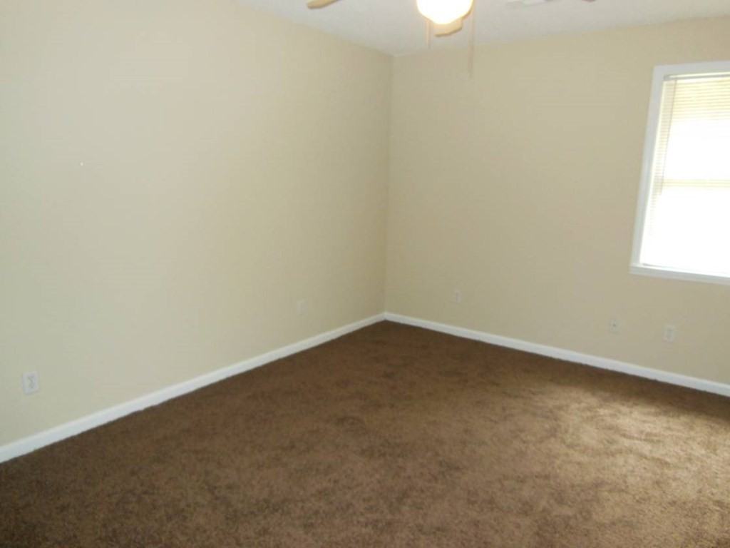 213 Botts Ave - Photo 4 of 6