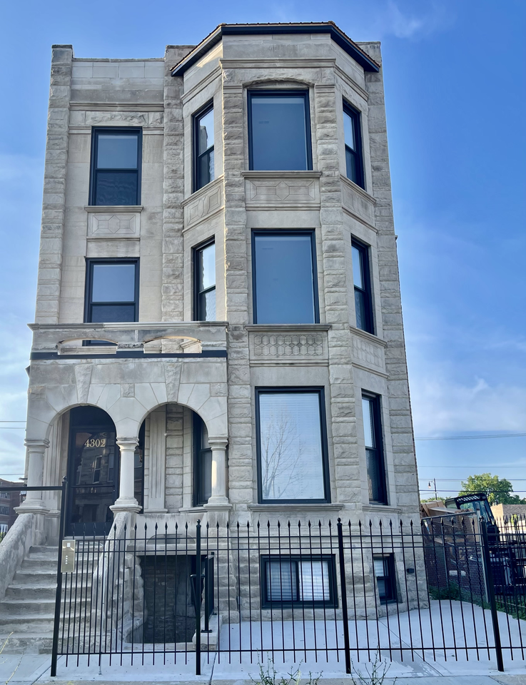4302 W Monroe St #2
