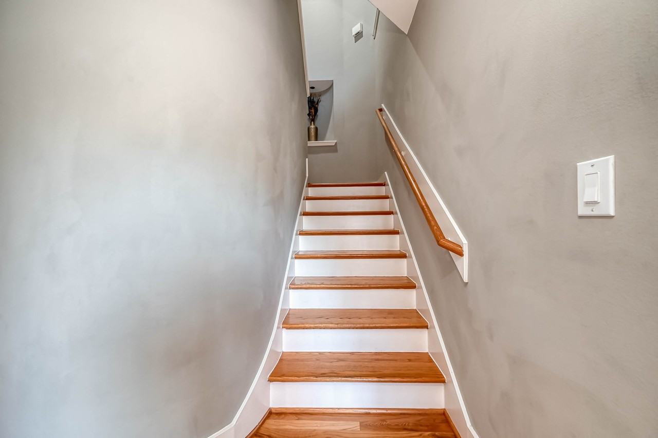 9701 Marlive Ln - Photo 5 of 22