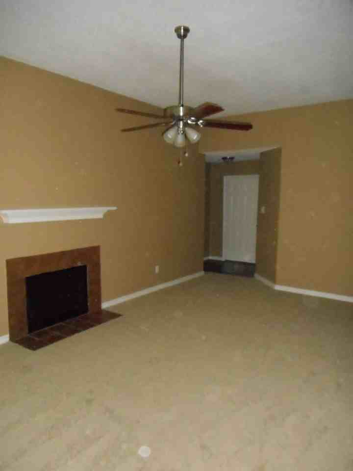 5155 Meadow Ct - Photo 3 of 12