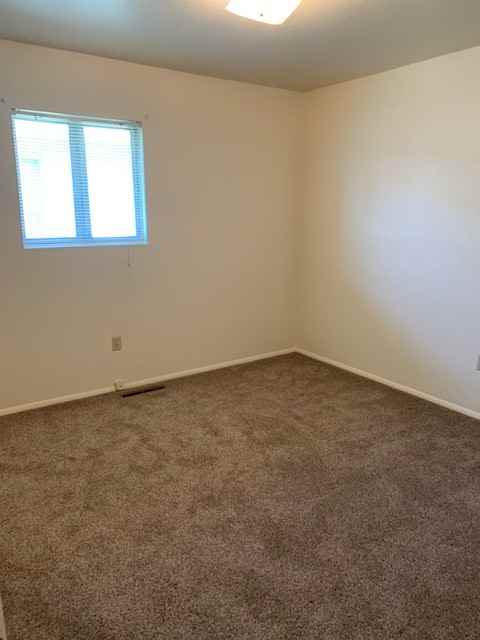 716 E 5Th St - Photo 3 of 9