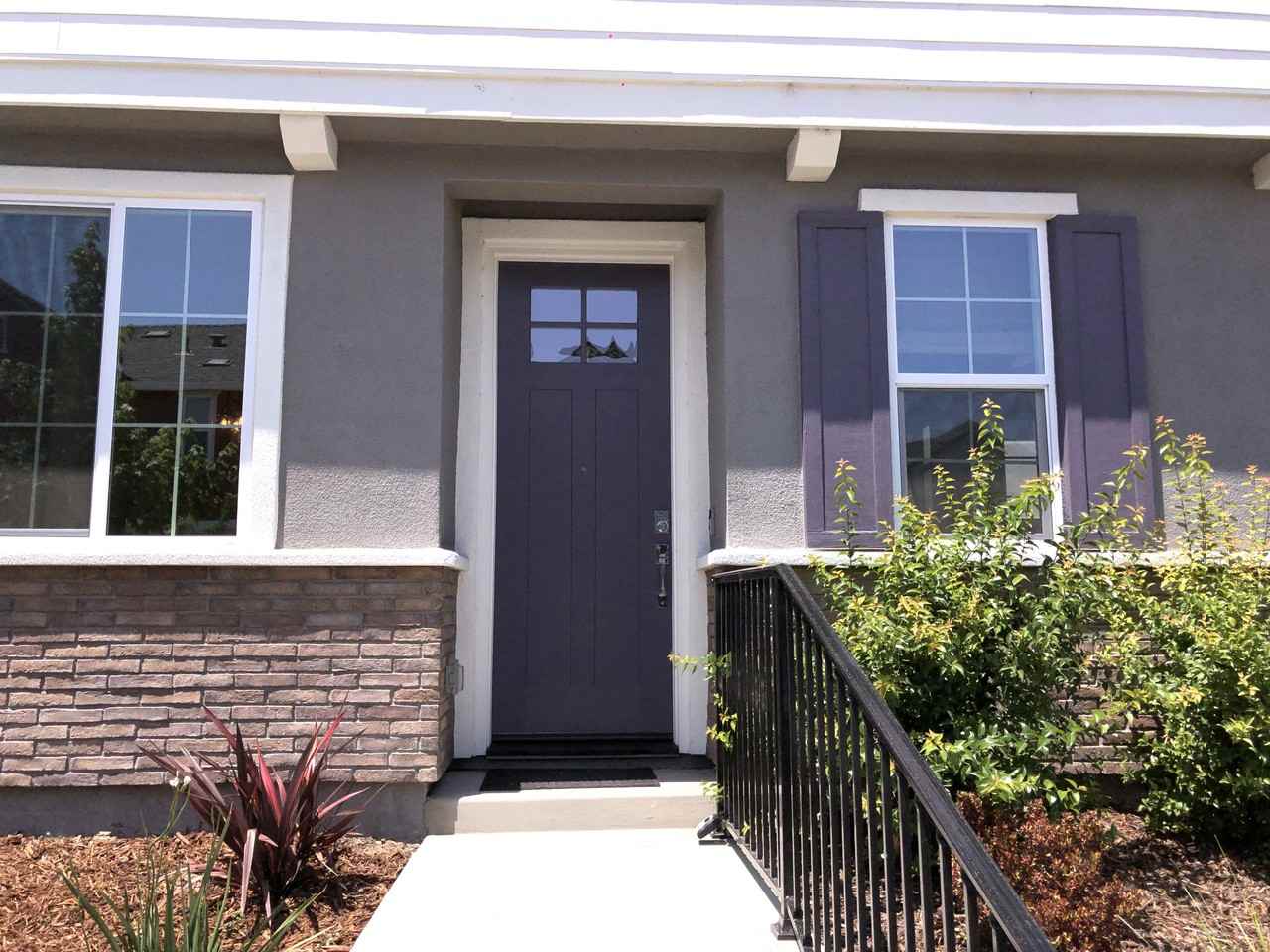 5019 Wuthering Ave - Photo 3 of 37