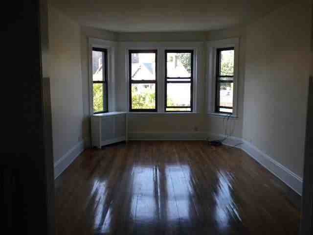 1417 Beacon St #9 - Photo 3 of 31