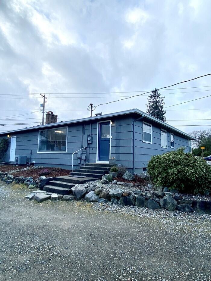 10305 Canyon Rd E - Photo 2 of 10