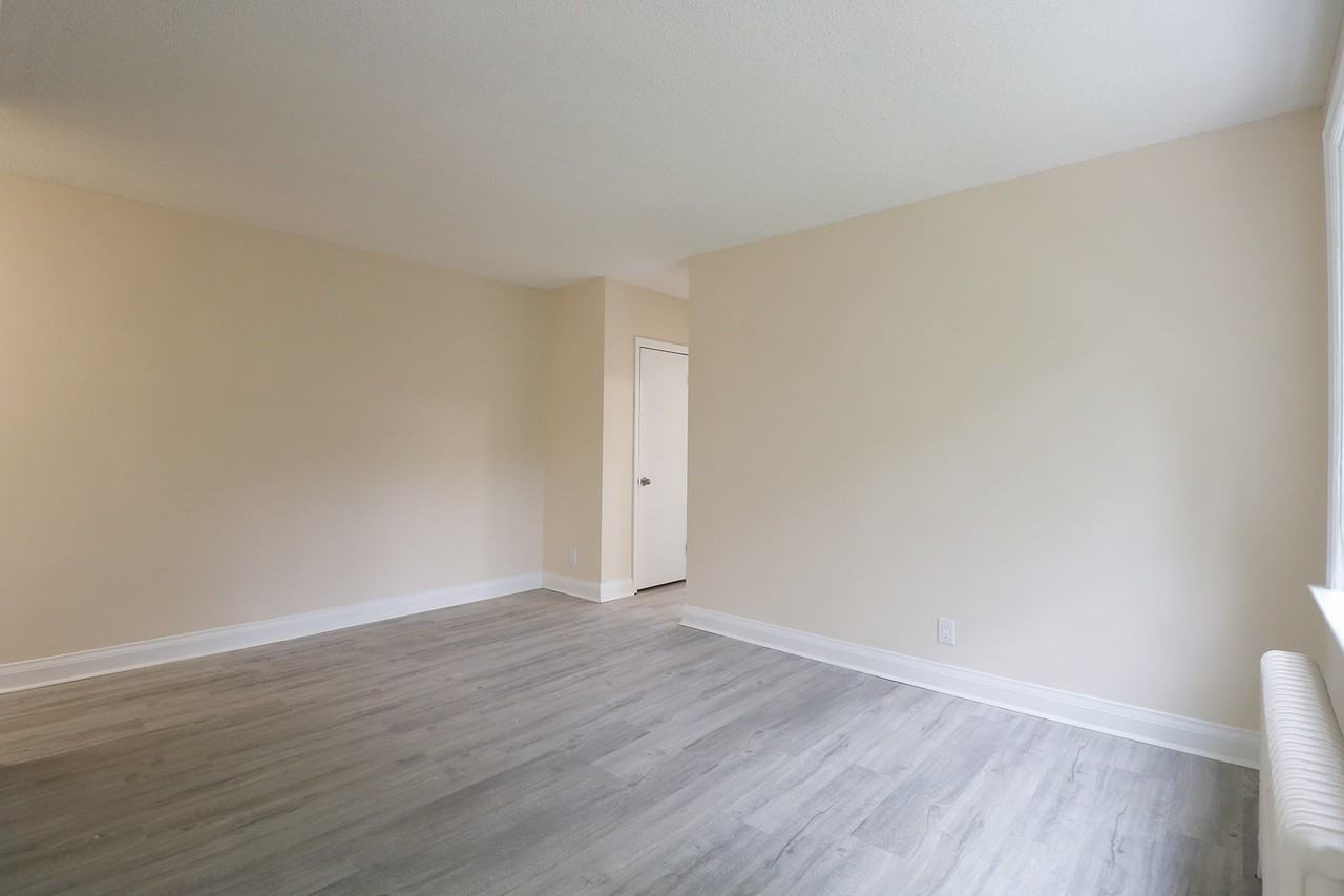 332 Chisholm Avenue #6 - Photo 3 of 16
