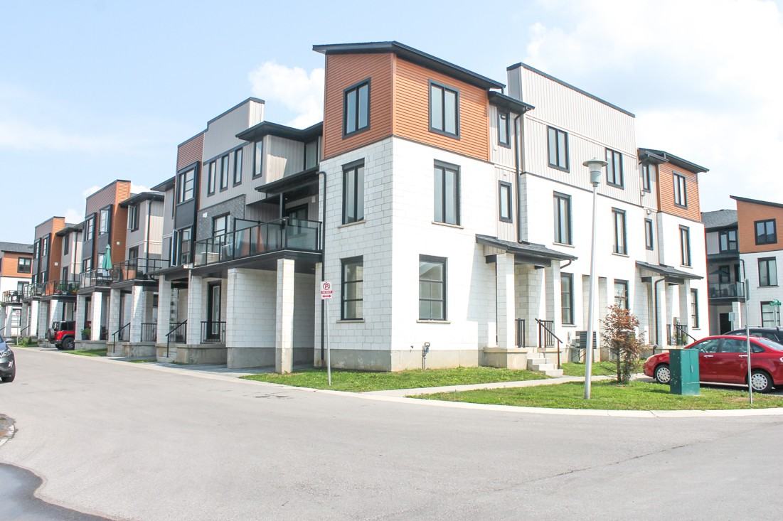 959 Drive Apartments 959 Dr, London, ON N6H 0J7