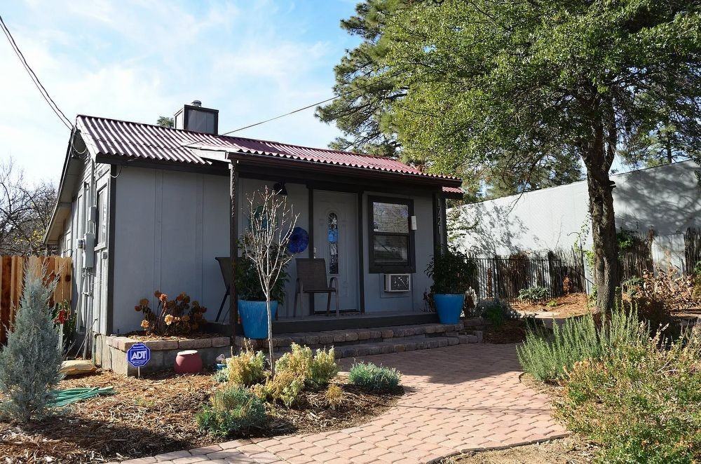 1717 Cottonwood Ave - Photo 2 of 13