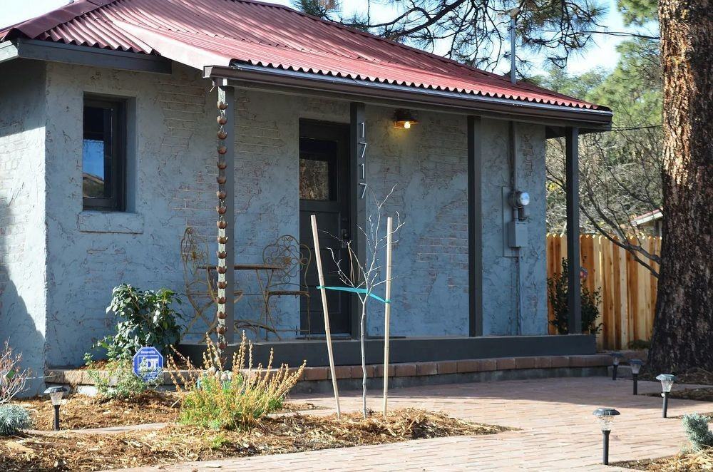 1717 Cottonwood Ave - Photo 3 of 13