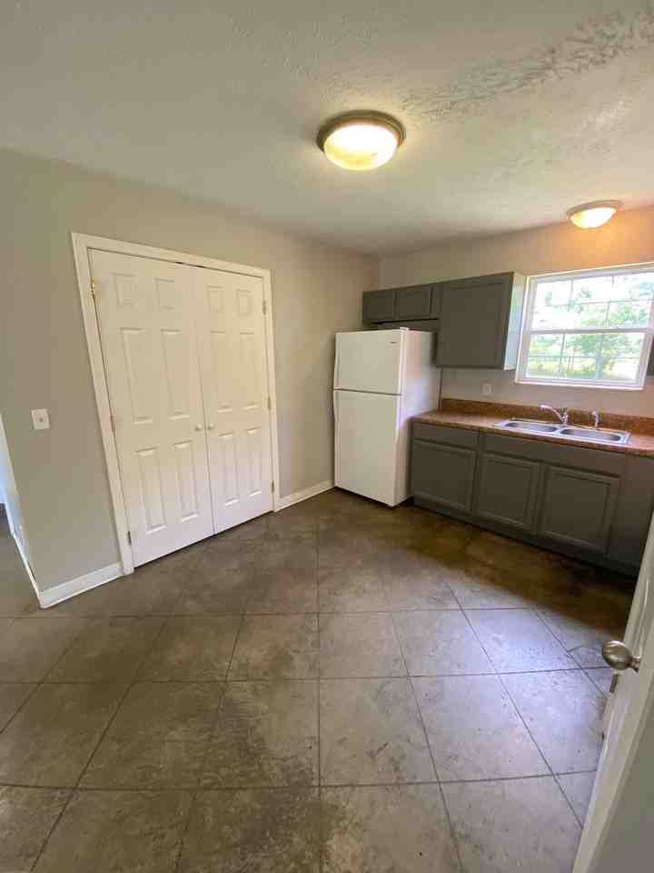 418 21st Ave W #1 - Photo 7 of 9