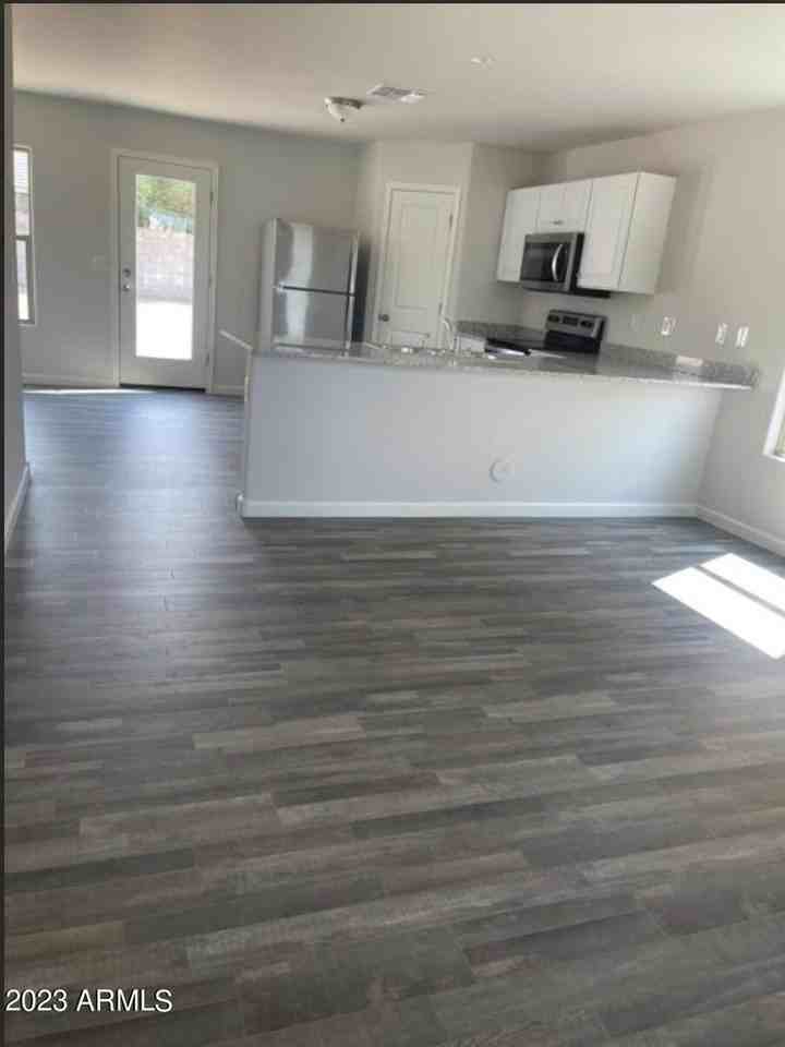 137 W Bobcat Pl - Photo 2 of 19