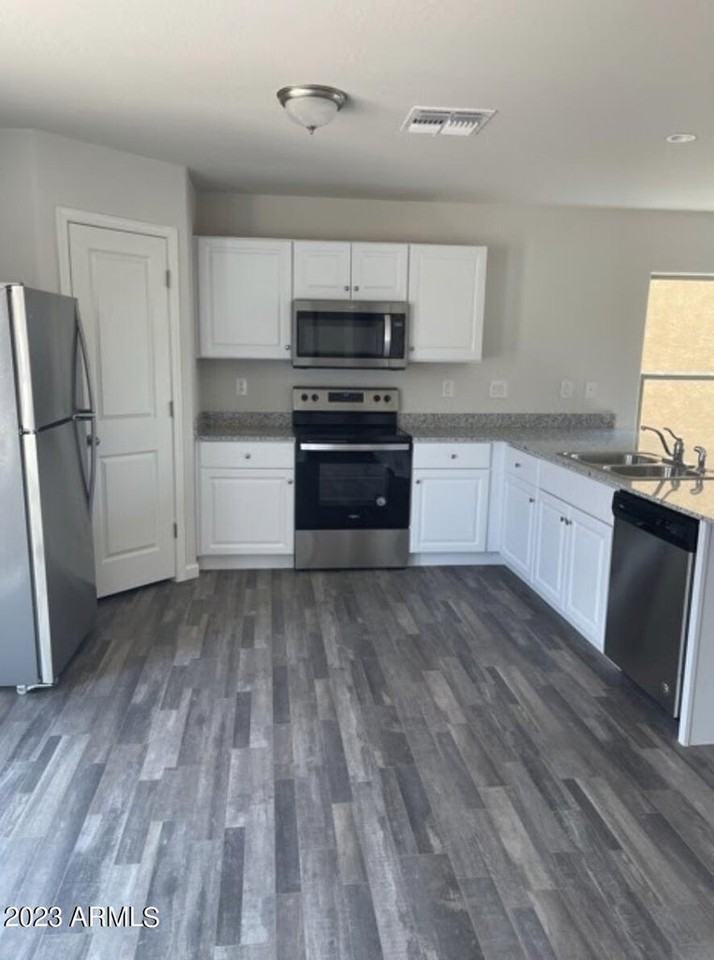 137 W Bobcat Pl - Photo 3 of 19