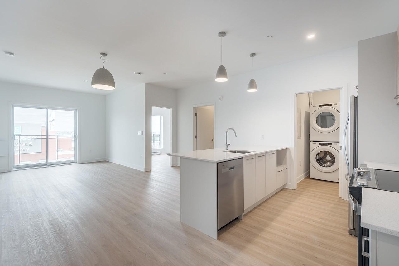 Urban West Apartments 27 Place De La Triade, PointeClaire, QC H9R