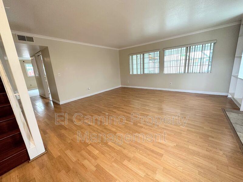 3510 Loma Ln - Photo 2 of 35
