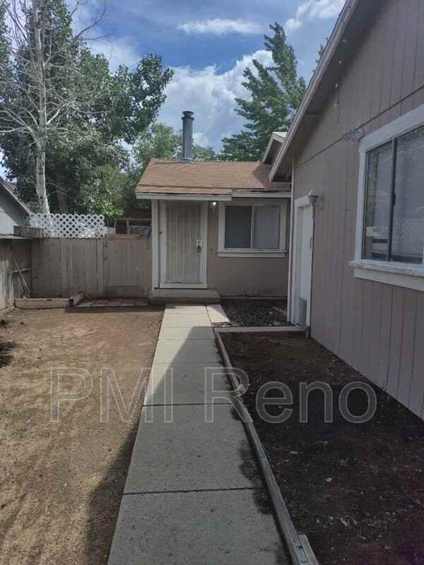 6440 Lotus St - Photo 2 of 7
