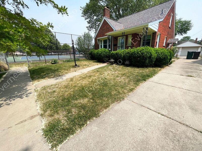 630 N Lafayette St - Photo 2 of 34