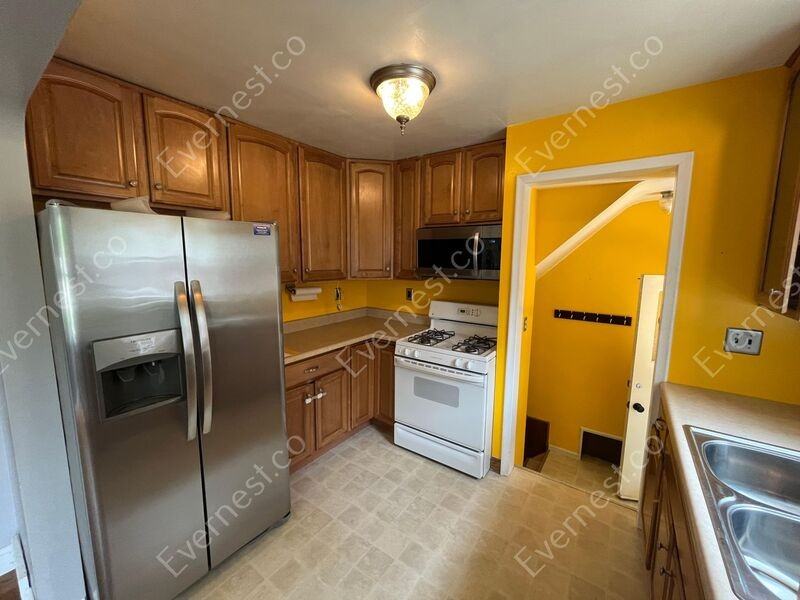 630 N Lafayette St - Photo 3 of 34