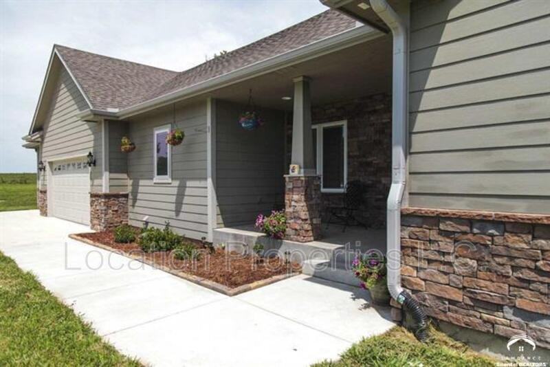 462 North St - Photo 2 of 17