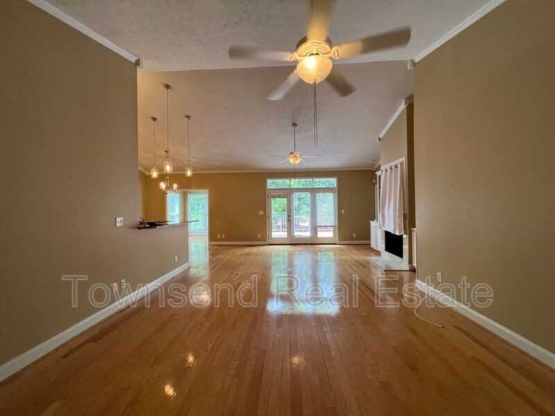 7049 Pitcairn Dr - Photo 4 of 15