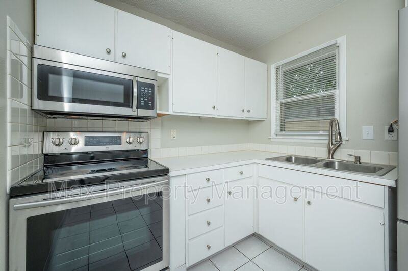 4001 83rd St - Photo 5 of 20