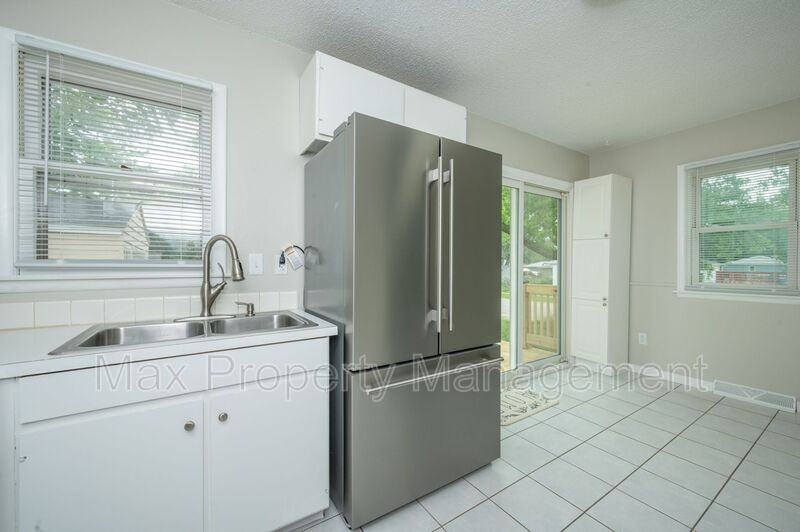 4001 83rd St - Photo 6 of 20