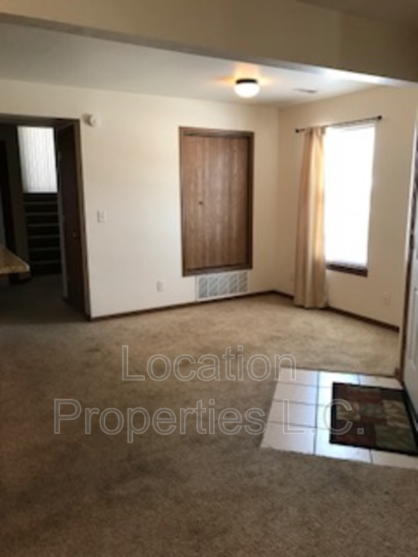 1600 W 4th St - Photo 3 of 13