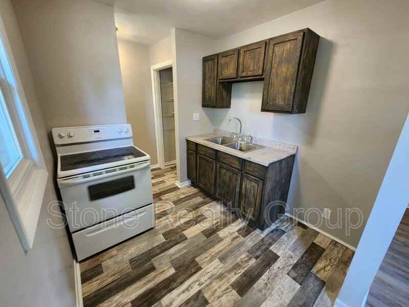 5600 E Newcomer Ave - Photo 3 of 5