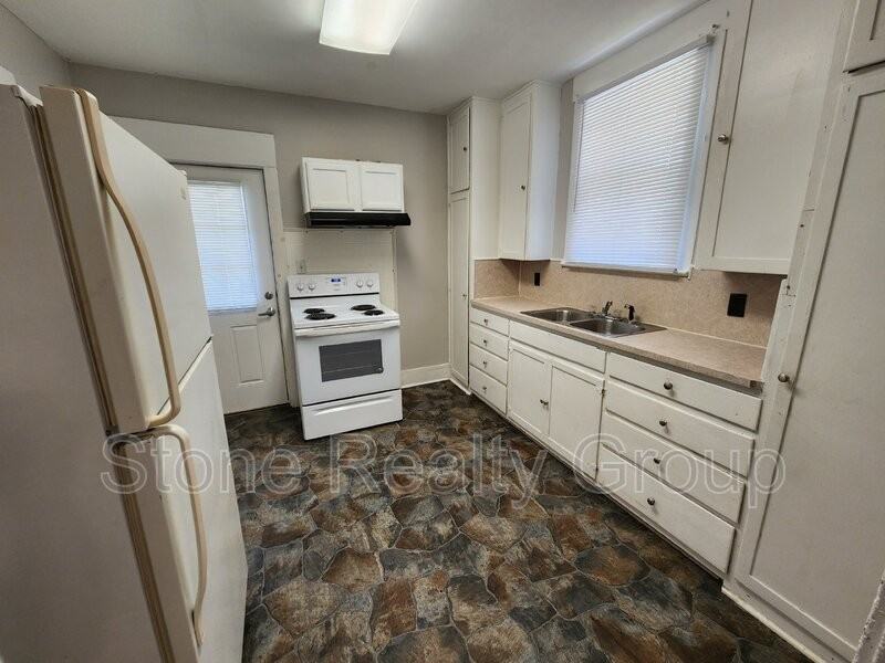 662 Oak St - Photo 2 of 7