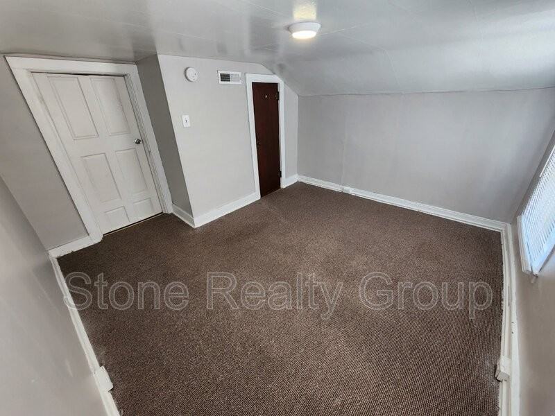 662 Oak St - Photo 5 of 7