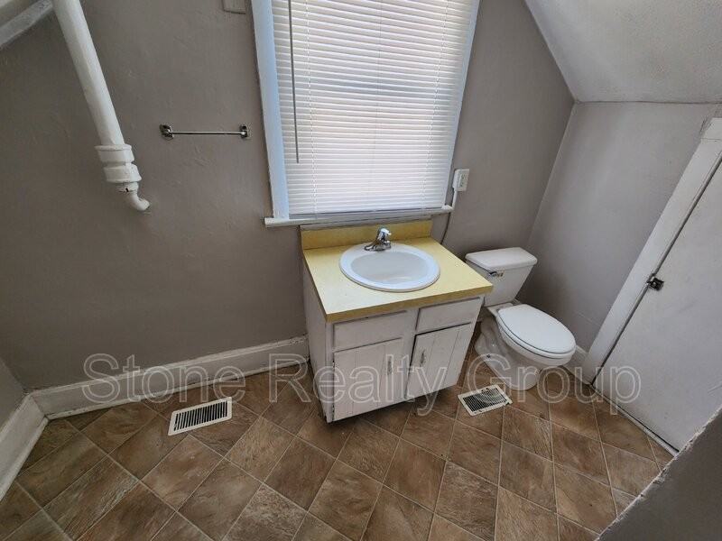 662 Oak St - Photo 7 of 7