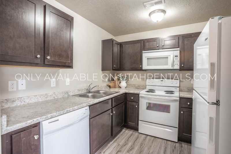 1936 N Geneva Rd #302 - Photo 6 of 27