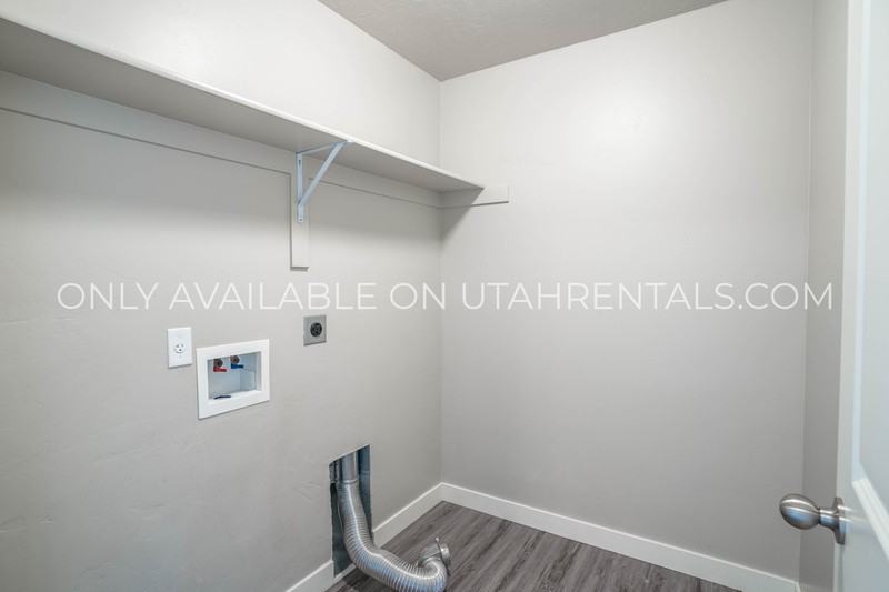 1936 N Geneva Rd #302 - Photo 7 of 27