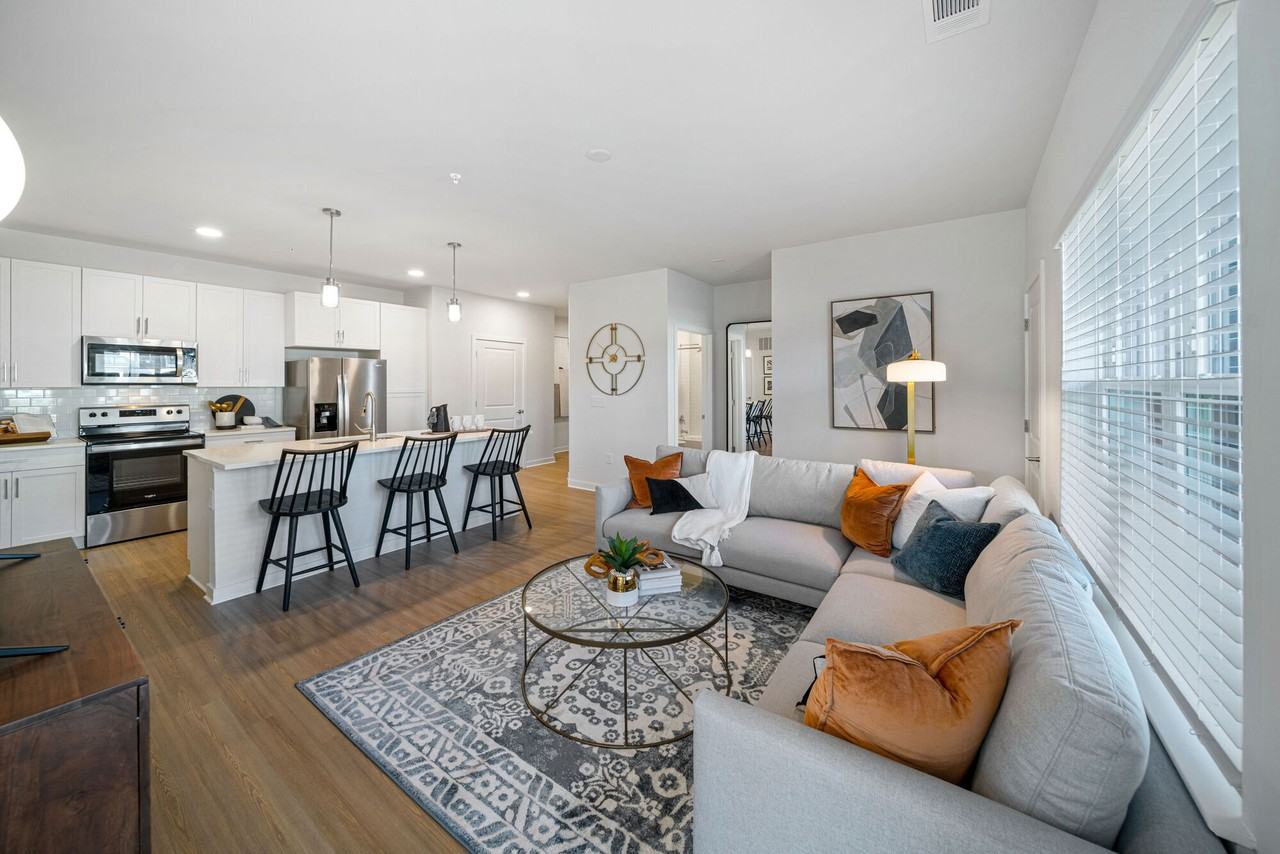 Emblem Gateway - Photo 2 of 50