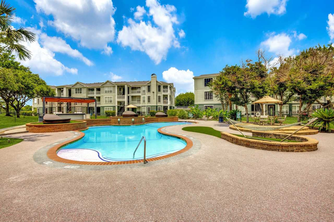 Sandestin at Pearland - Photo 6 of 22