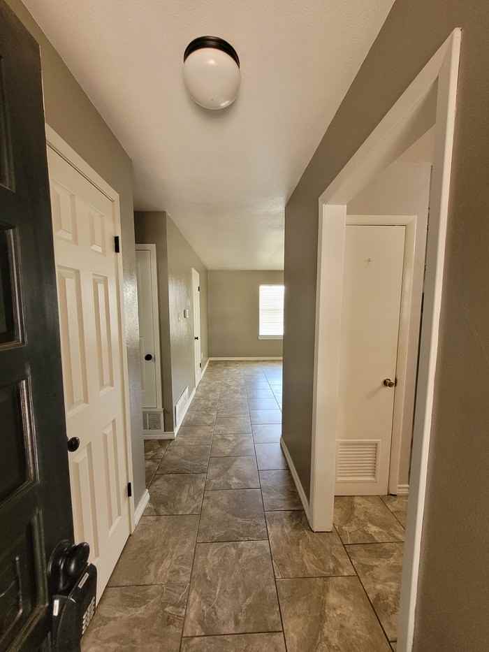 3311 W Shandon Ave - Photo 2 of 26