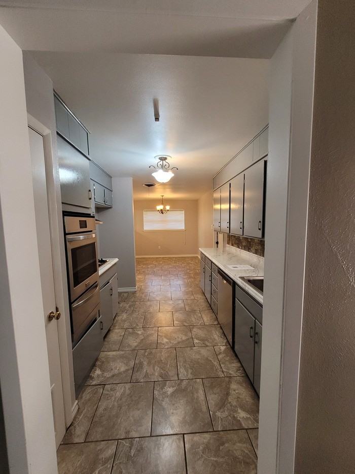 3311 W Shandon Ave - Photo 3 of 26