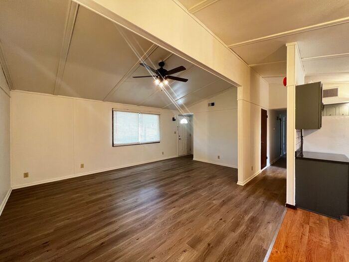 909 20th Ave #A - Photo 2 of 10