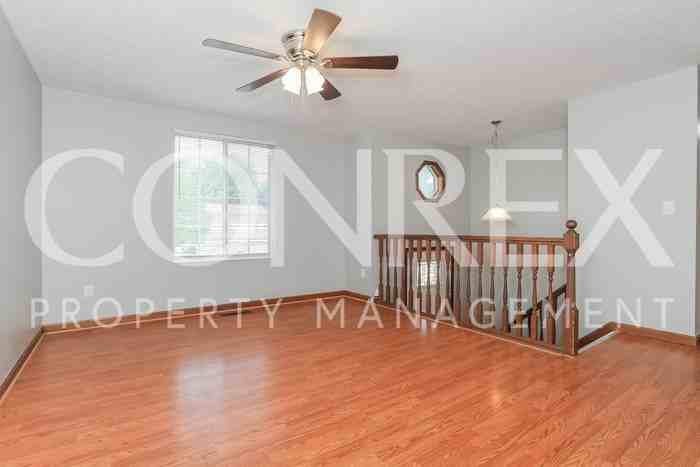 159 Hillwood Ct - Photo 3 of 12